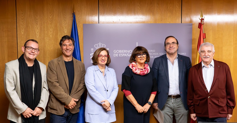 Mayte Sancho, directora general del Imserso, junto a las personas que componen el Consejo Asesor.